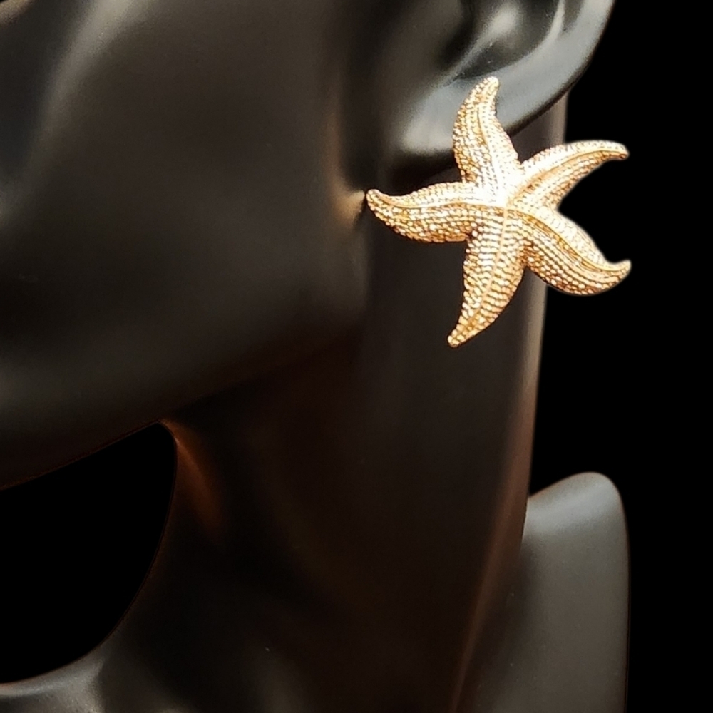 Starfish Gold Earrings - Picture 4 of 5